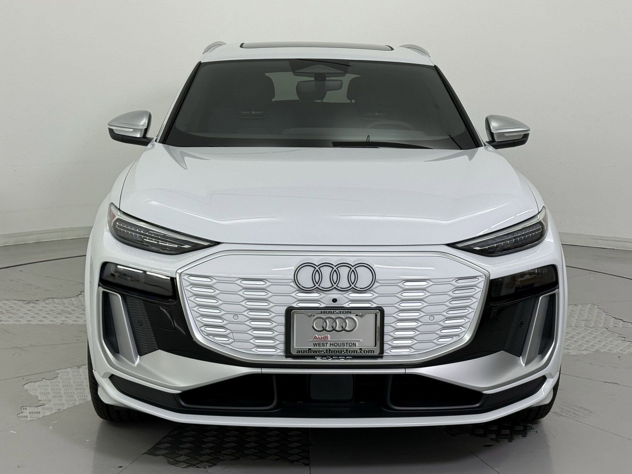 New 2025 Audi SQ6 e-tron Premium image 5