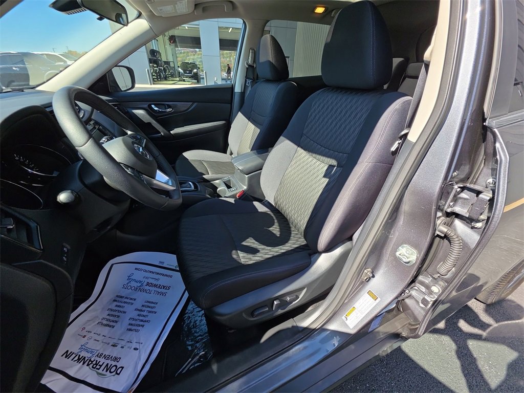 Used 2019 Nissan Rogue SV image 11