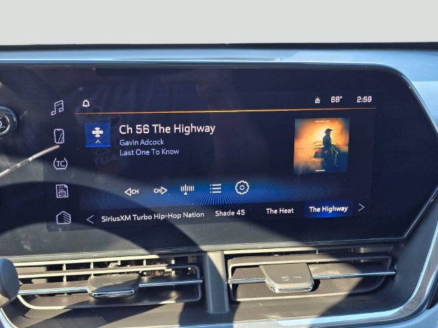 Used 2024 Chevrolet Trax LT w/ Sunroof Package FWD image 29