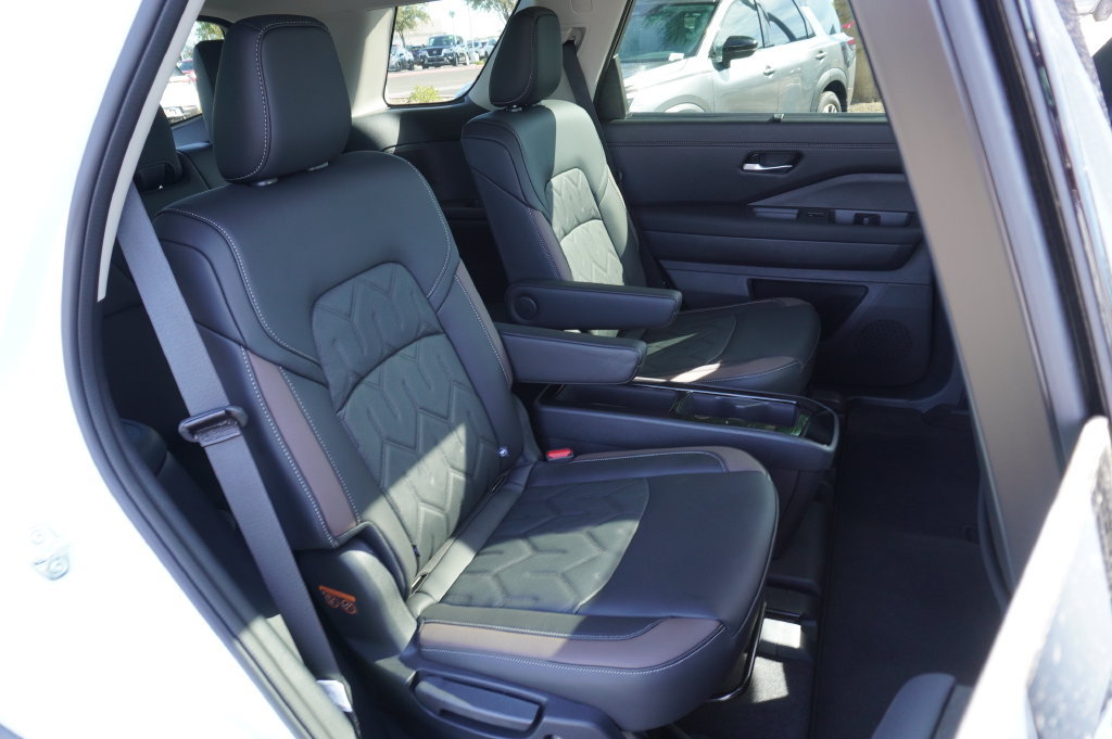 New 2026 Nissan Pathfinder Platinum FWD image 9