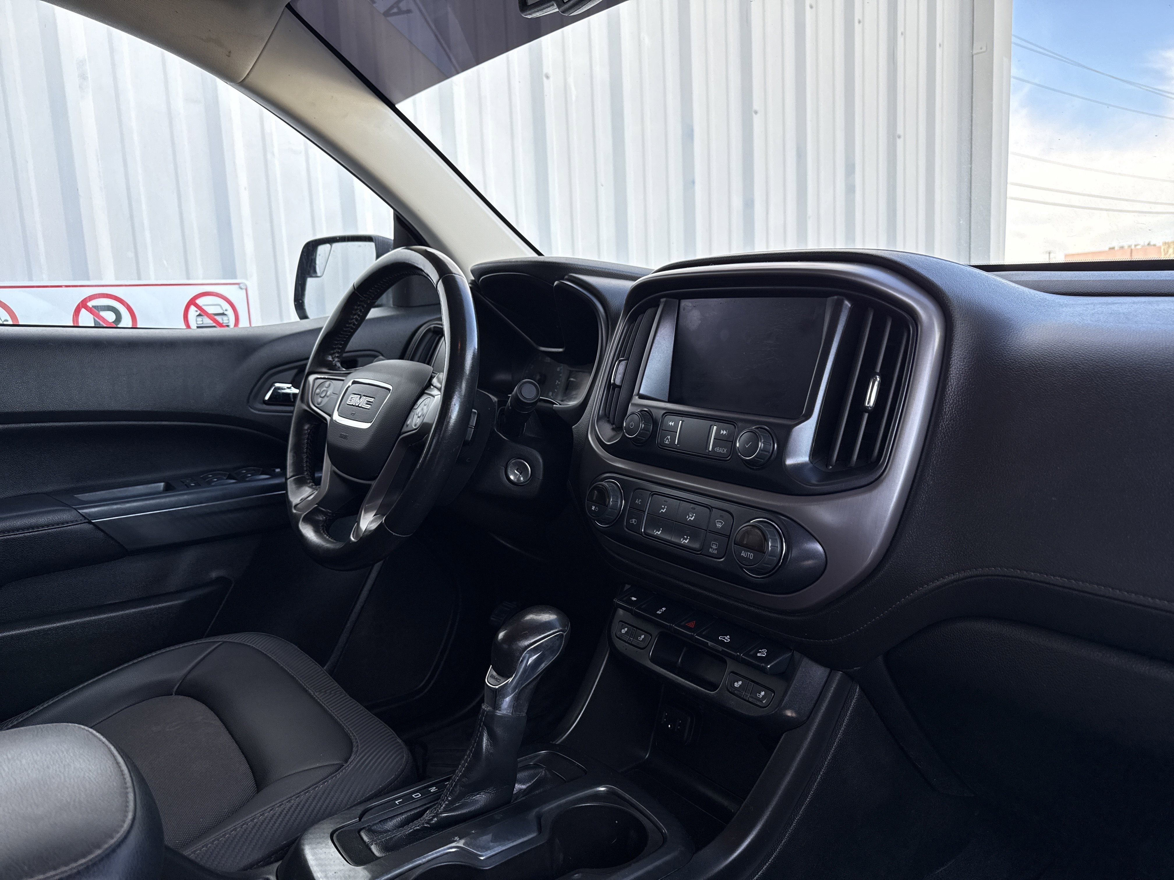 Used 2022 GMC Canyon AT4 image 40