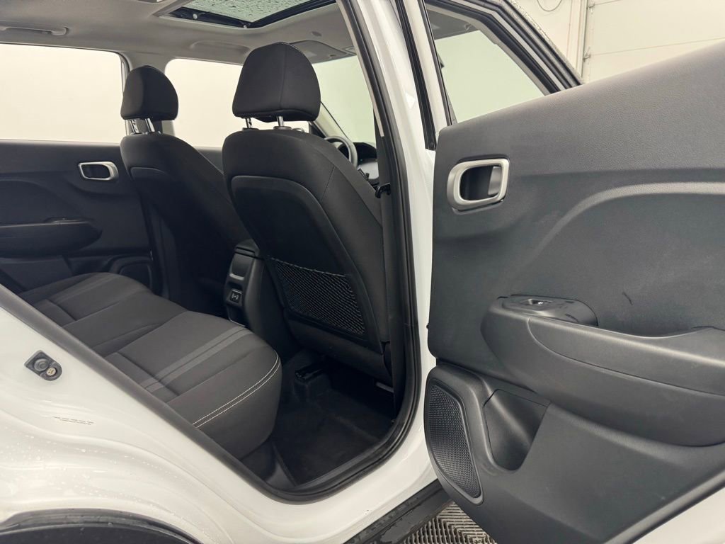 Used 2025 Hyundai Venue SEL FWD image 32