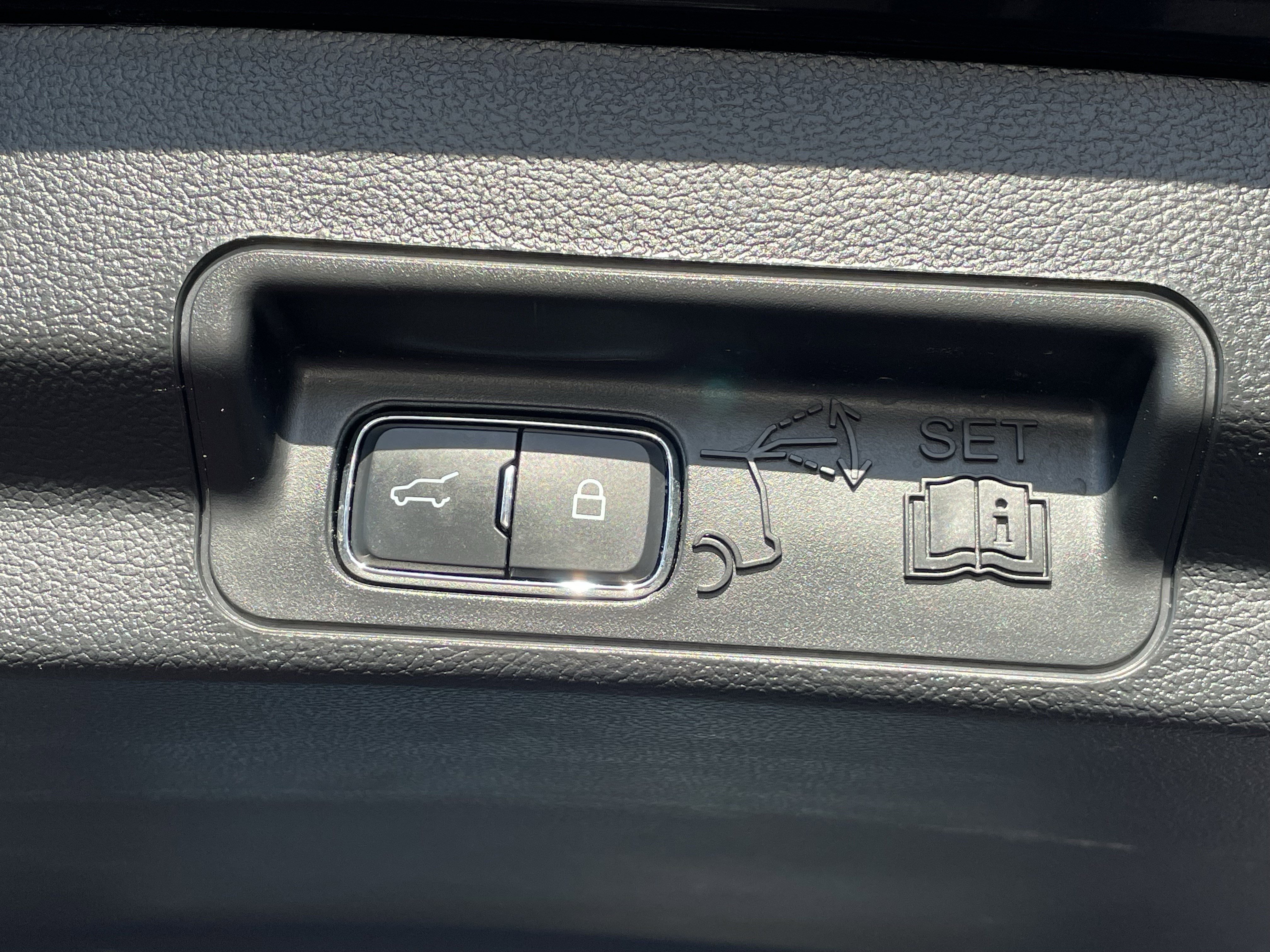 Used 2023 Ford Explorer XLT w/ Equipment Group 202A image 7