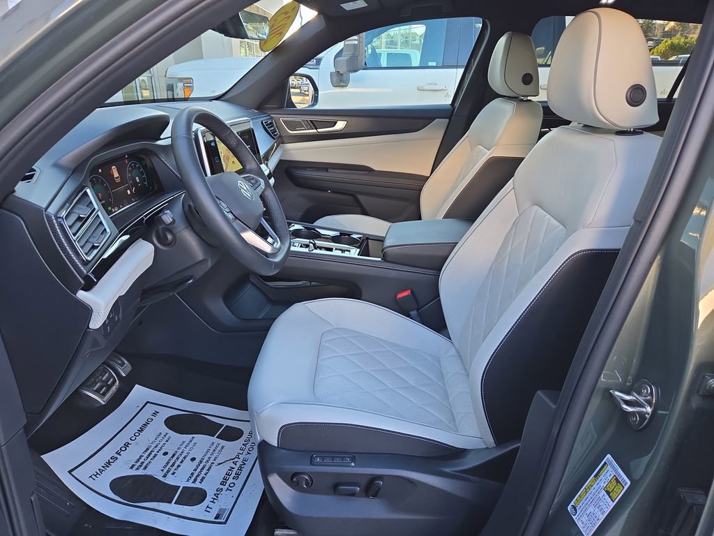 Used 2025 Volkswagen Atlas Cross Sport SEL Premium R-Line image 14