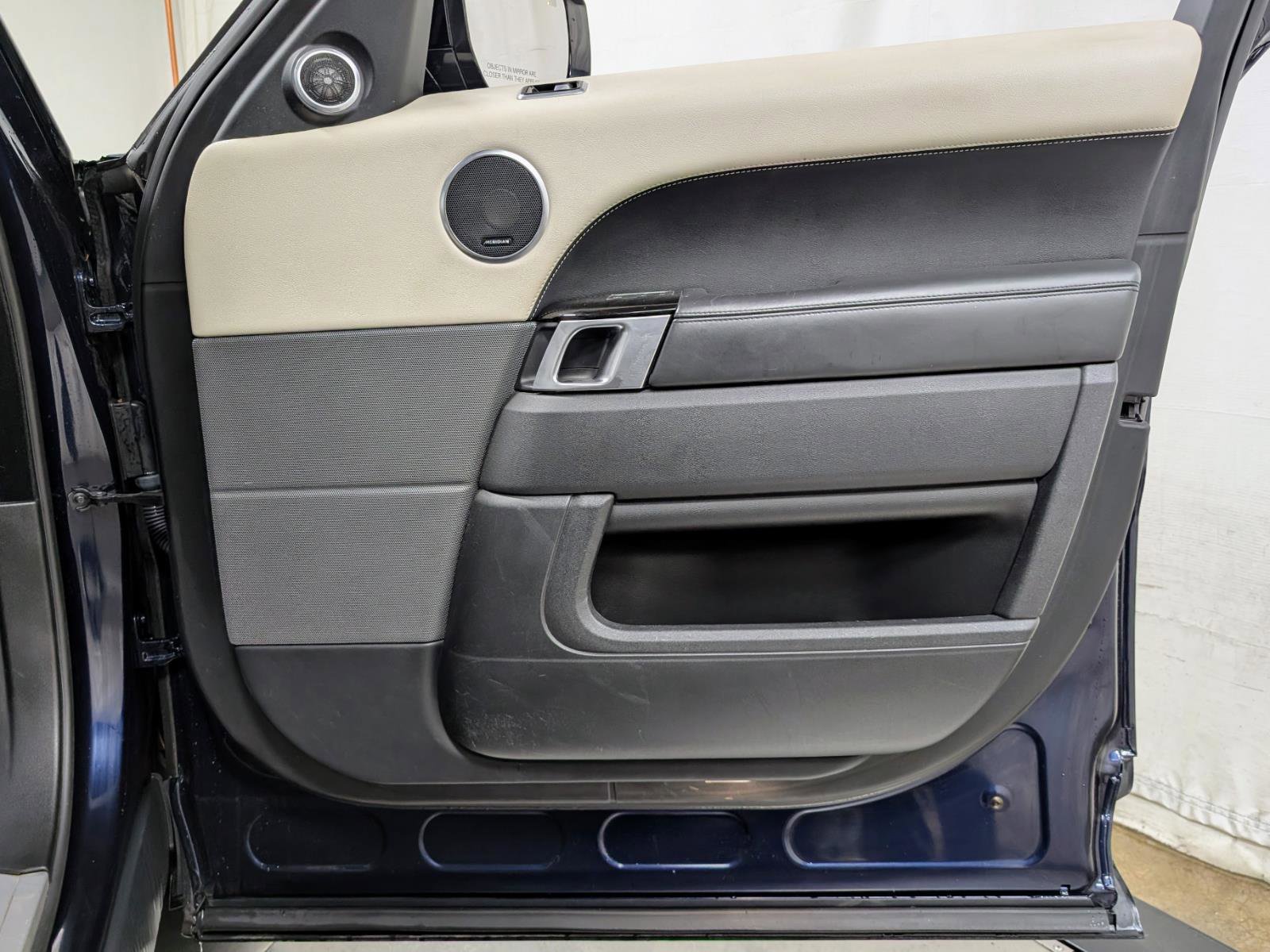 Used 2020 Land Rover Range Rover Sport HSE image 24