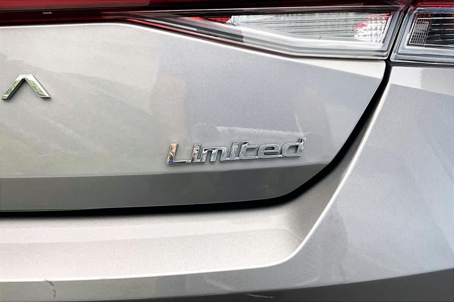 Used 2023 Hyundai Elantra Limited FWD image 10