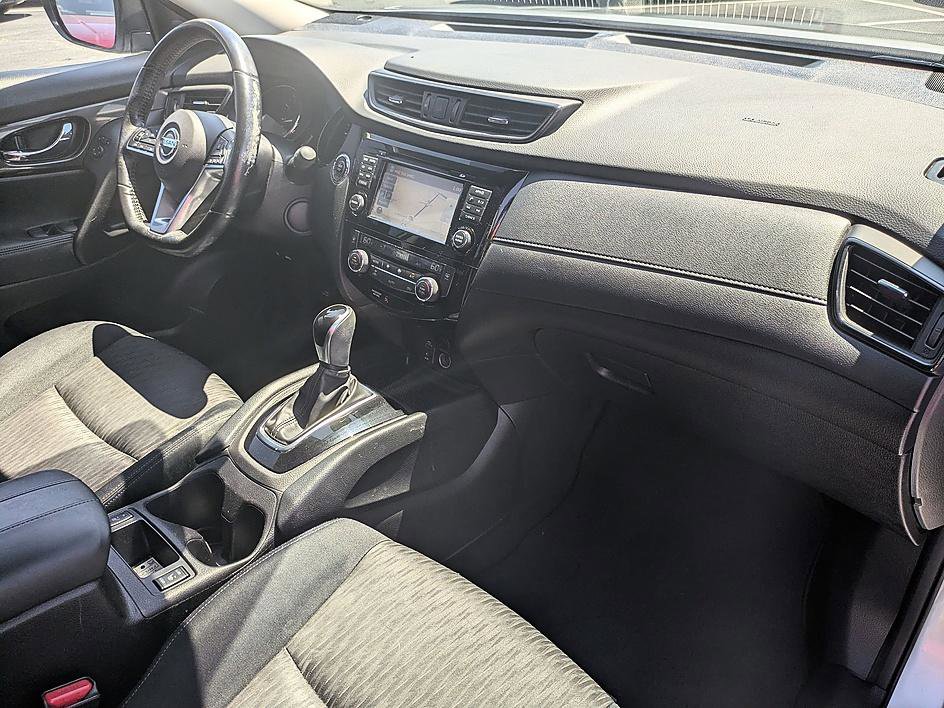 Used 2017 Nissan Rogue SV w/ SV Premium Package FWD image 29