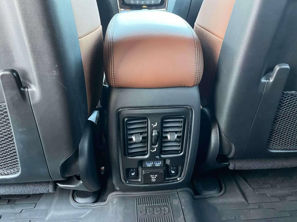 Used 2020 Jeep Grand Cherokee Overland AWD/4WD image 14