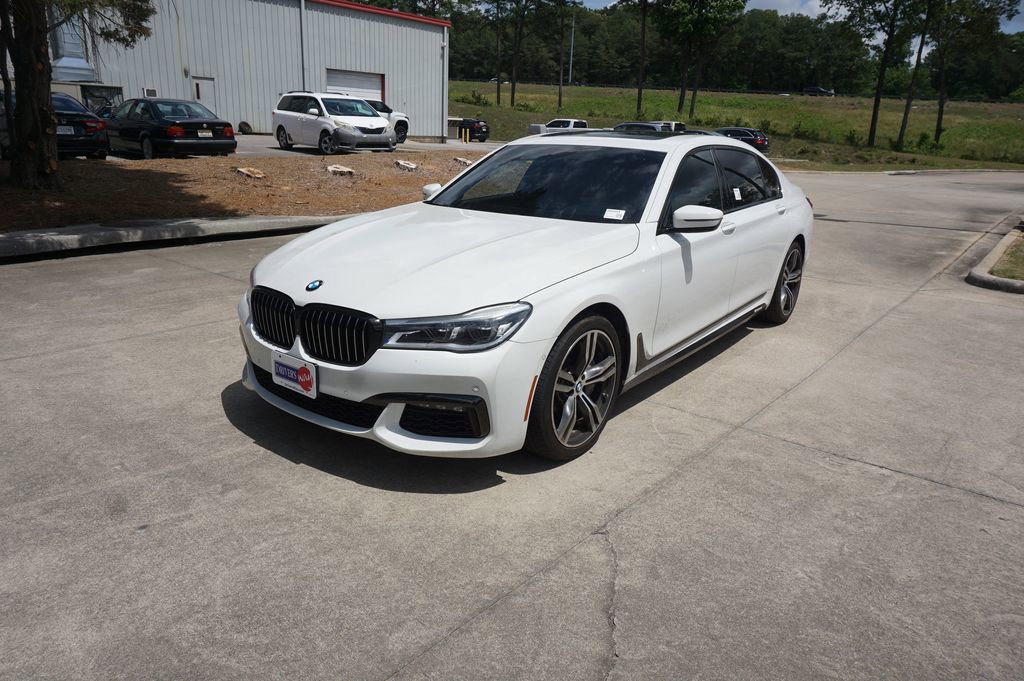 Used 2018 BMW 750i w/ Executive Package RWD image 23