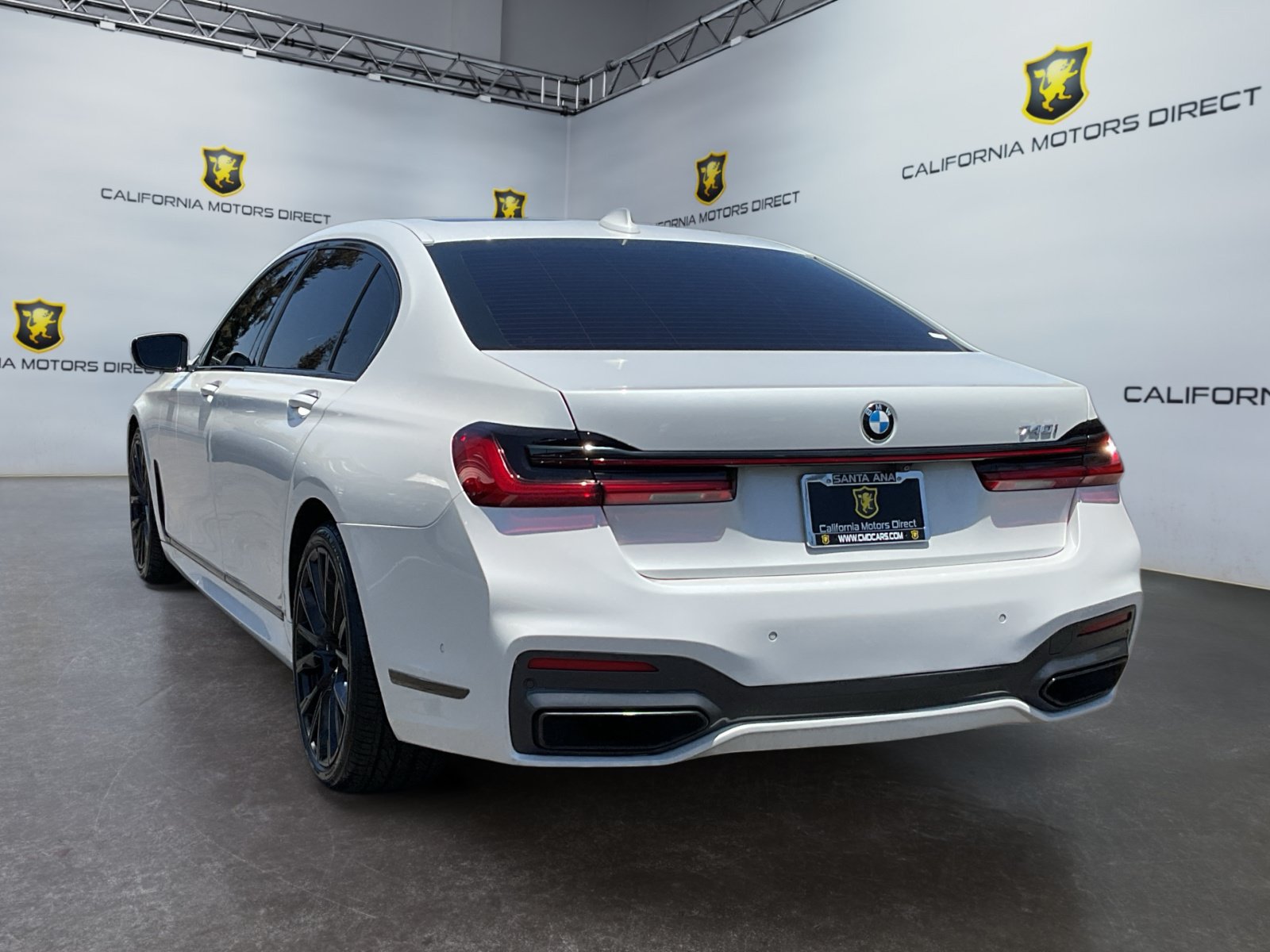 Used 2022 BMW 740i w/ M Sport Package RWD image 7