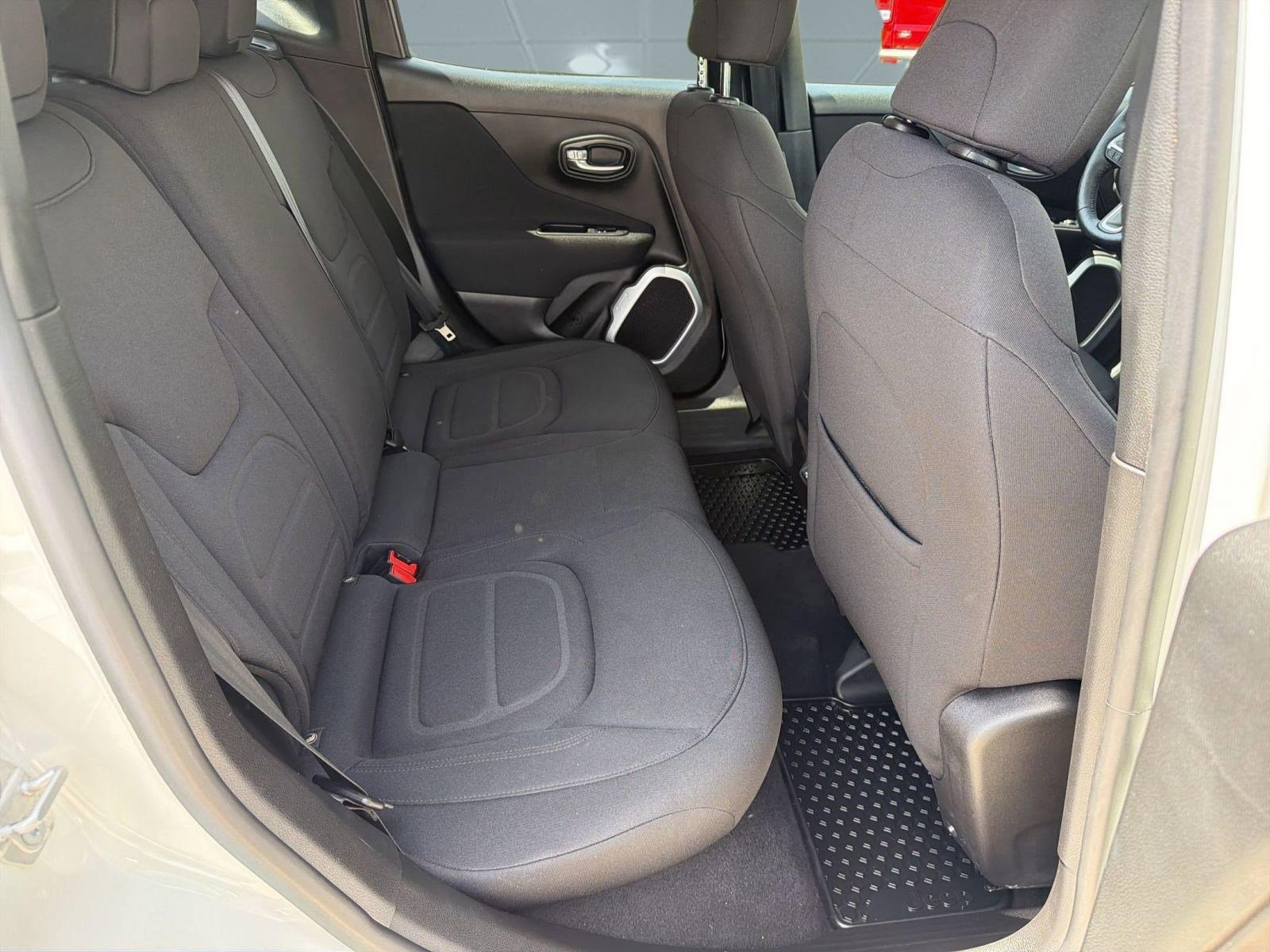 Used 2018 Jeep Renegade Latitude w/ Advanced Technology Group FWD image 28