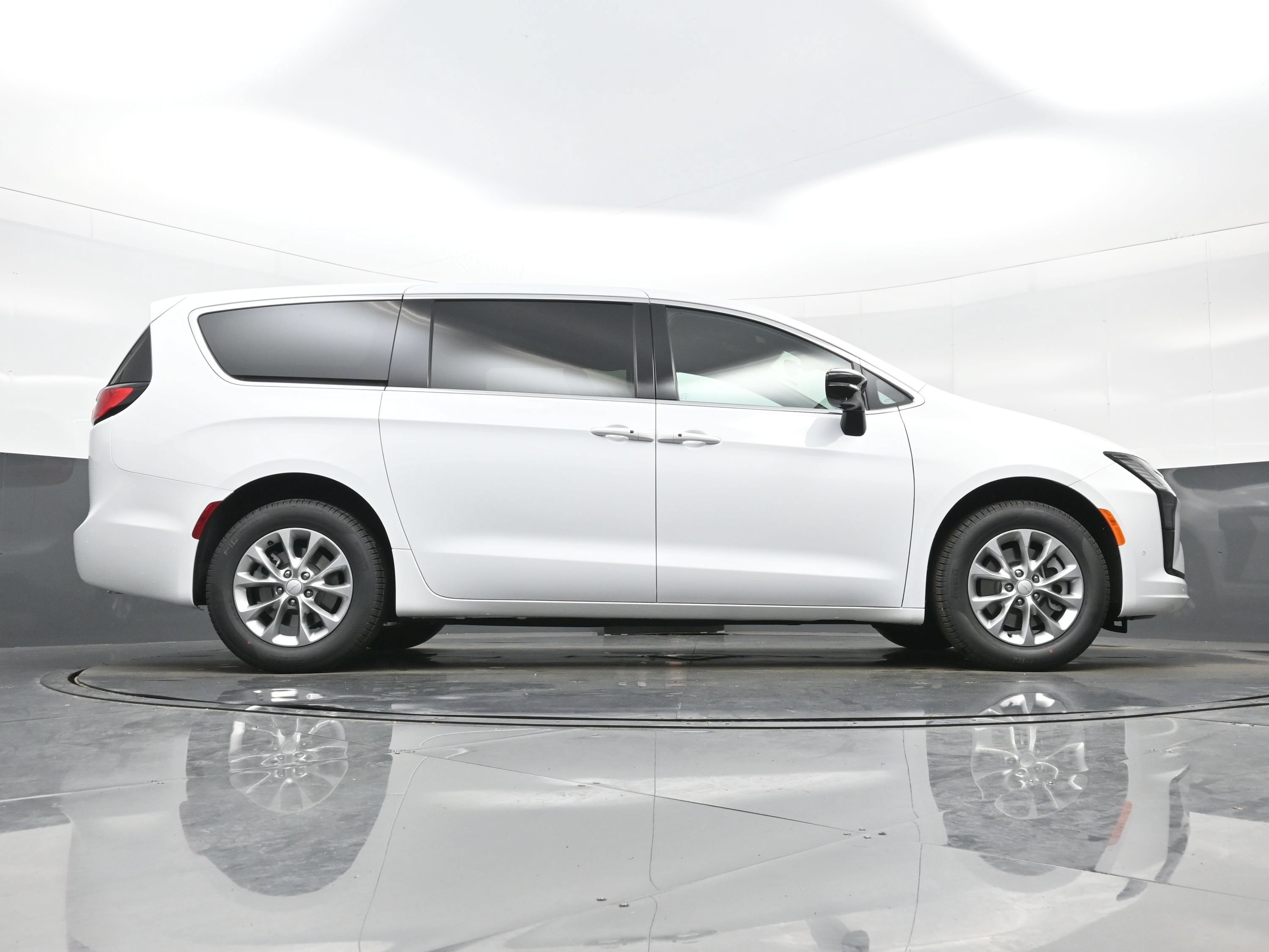 New 2027 Chrysler Pacifica Select AWD/4WD image 20
