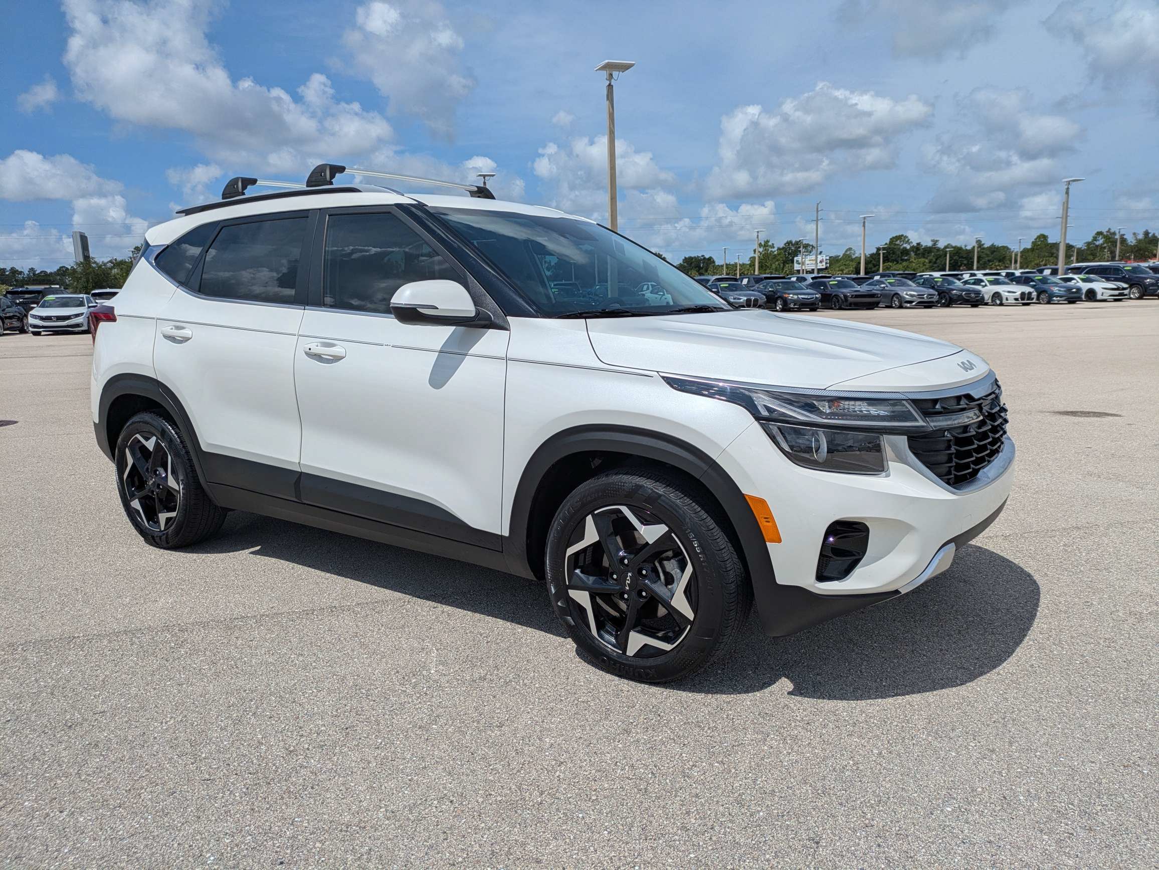 Certified 2024 Kia Seltos EX FWD image 2