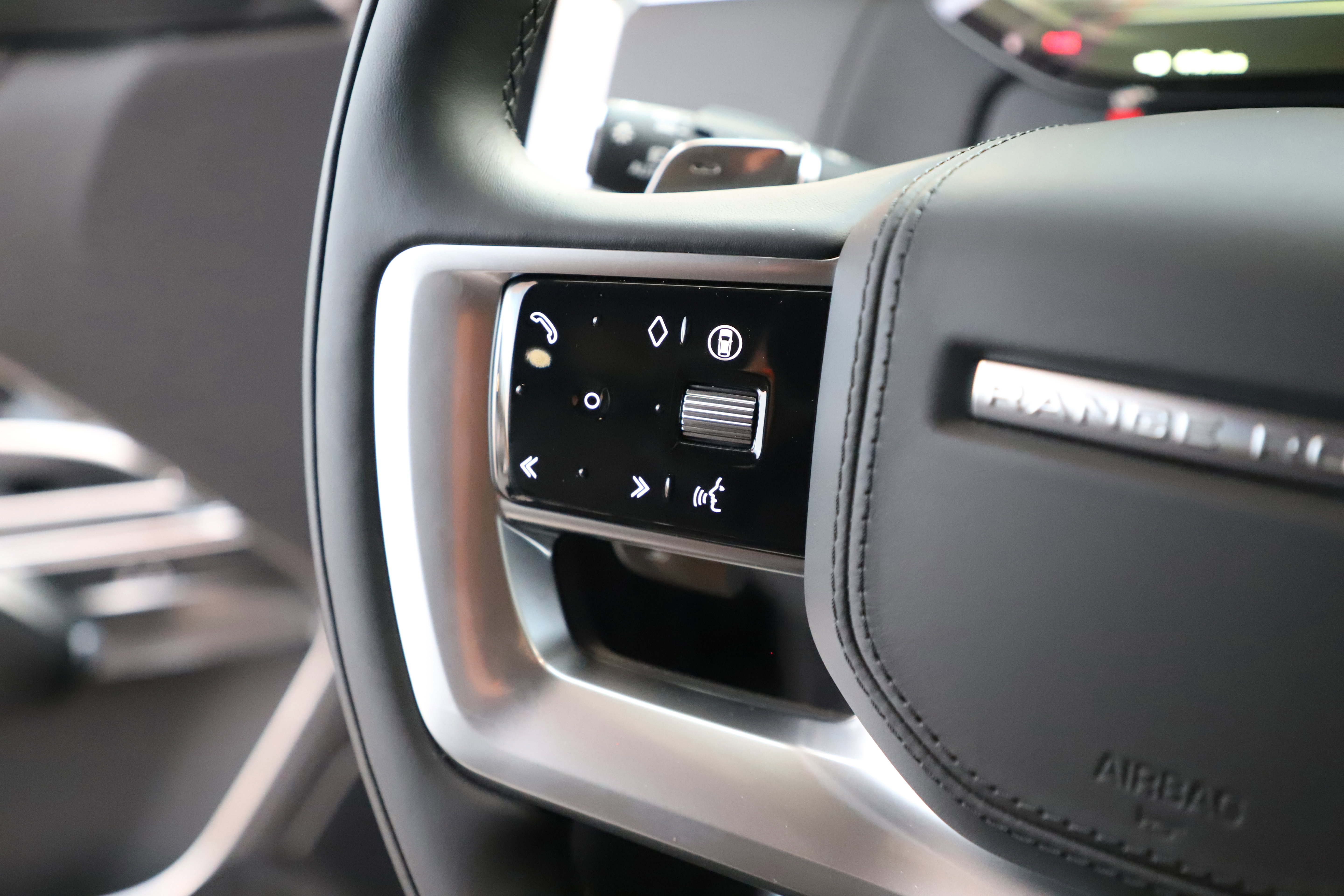 New 2026 Land Rover Range Rover Long Wheelbase SE image 25