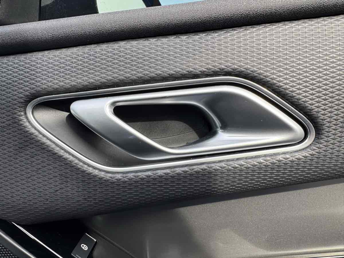 Used 2020 Land Rover Range Rover Velar S image 34