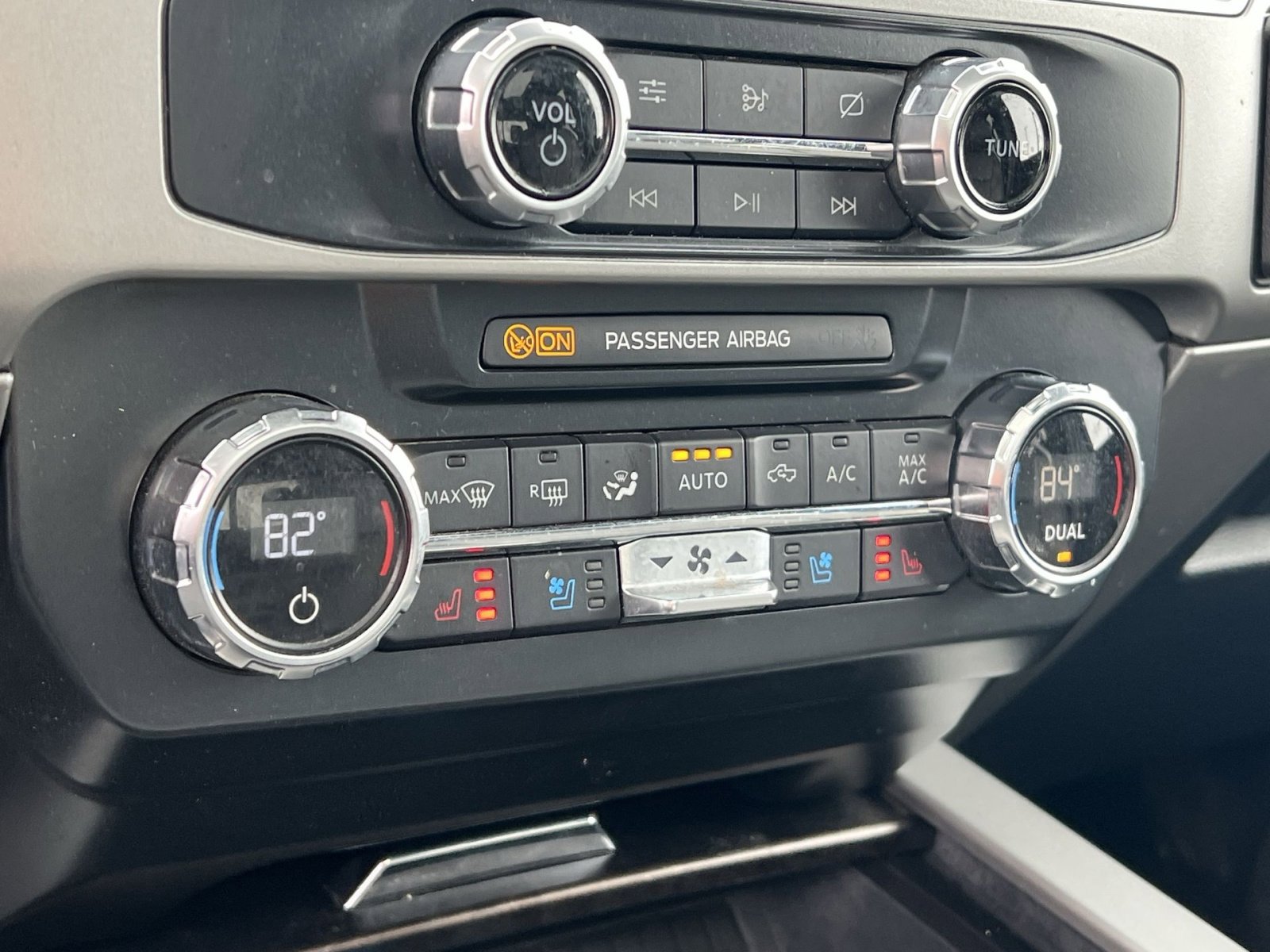 Used 2022 Ford F250 Lariat w/ Black Appearance Package image 20