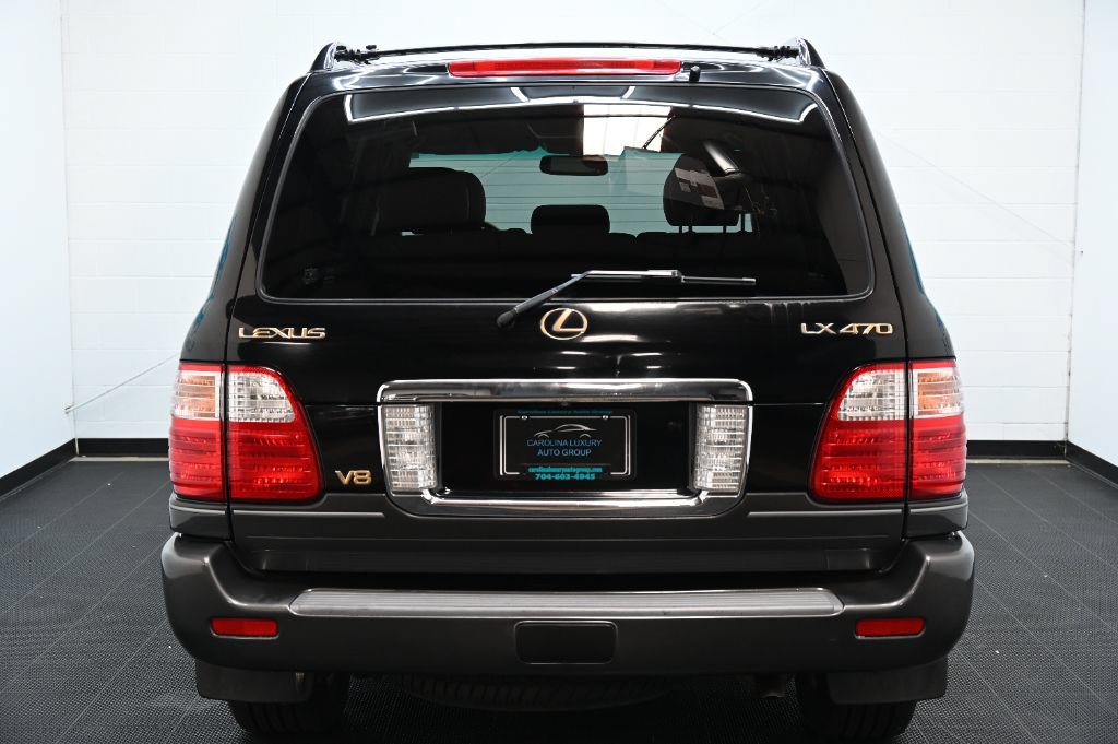 Used 2004 Lexus LX 470 4WD w/ Preferred Accessory Pkg image 4