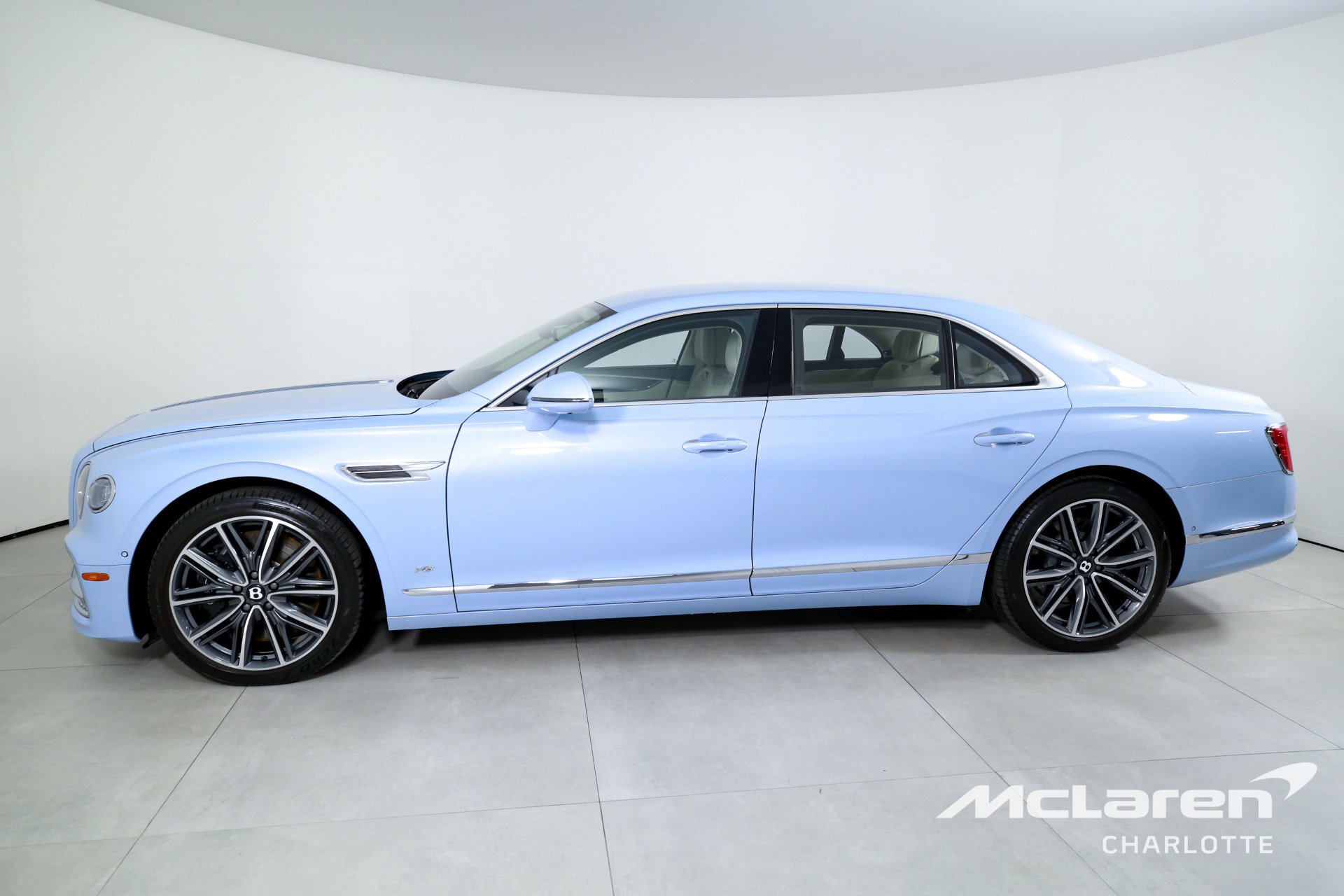 Used 2022 Bentley Flying Spur V8 image 5