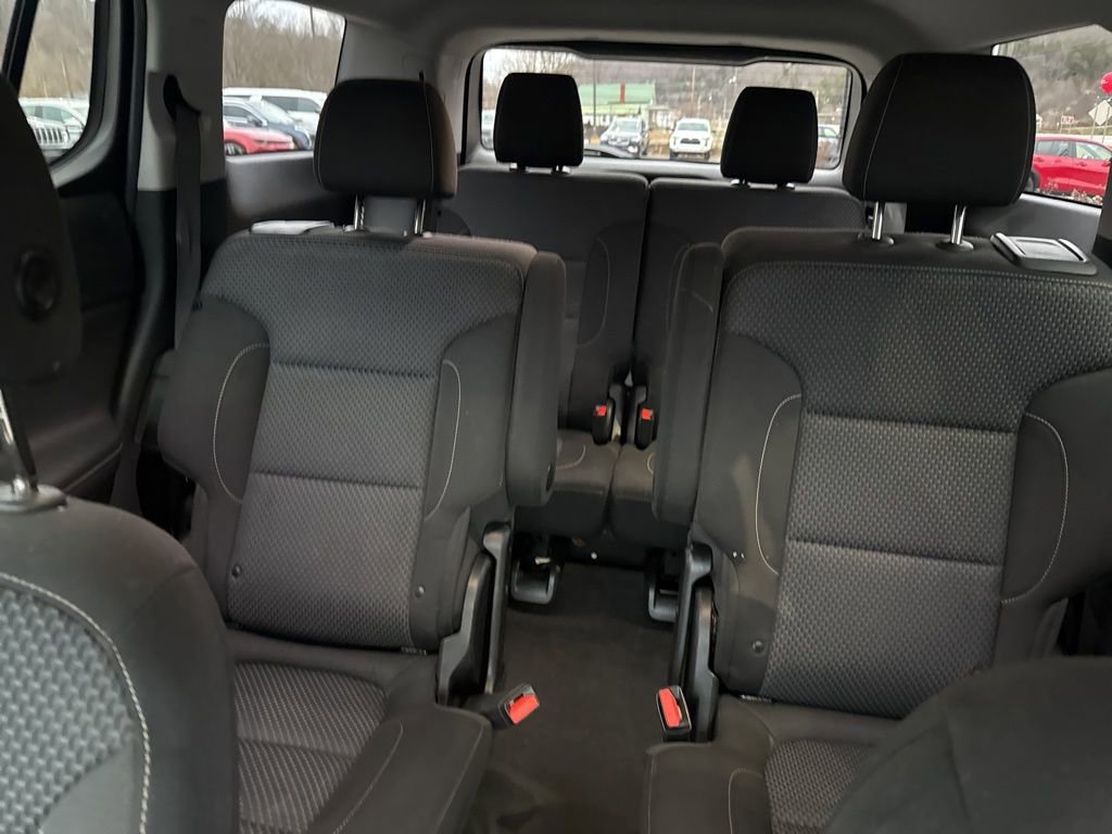 Used 2021 GMC Acadia SLE image 18