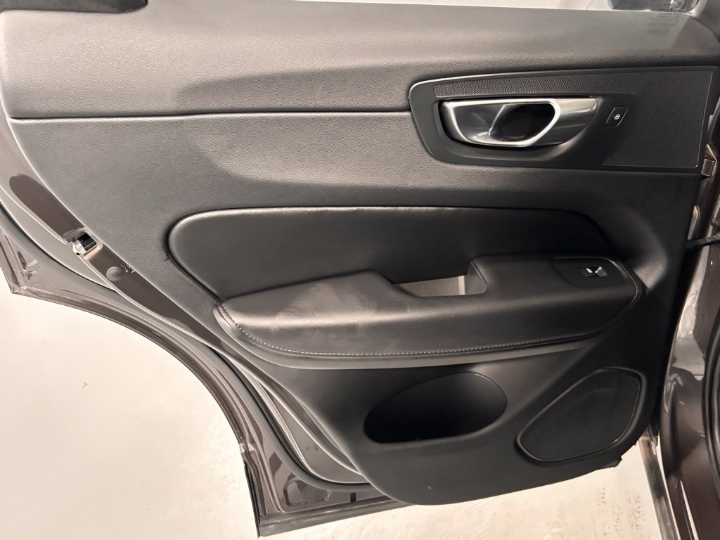 Certified 2025 Volvo XC60 B5 Plus image 22