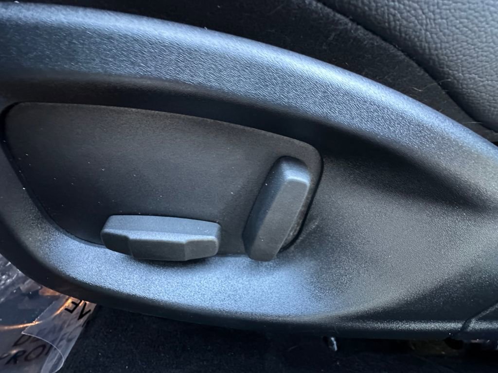 Used 2018 Jaguar XE Premium image 10