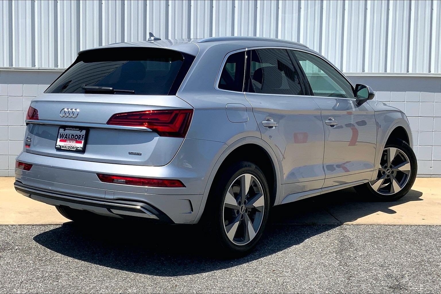 Used 2023 Audi Q5 2.0T Premium w/ Convenience Package AWD/4WD image 17