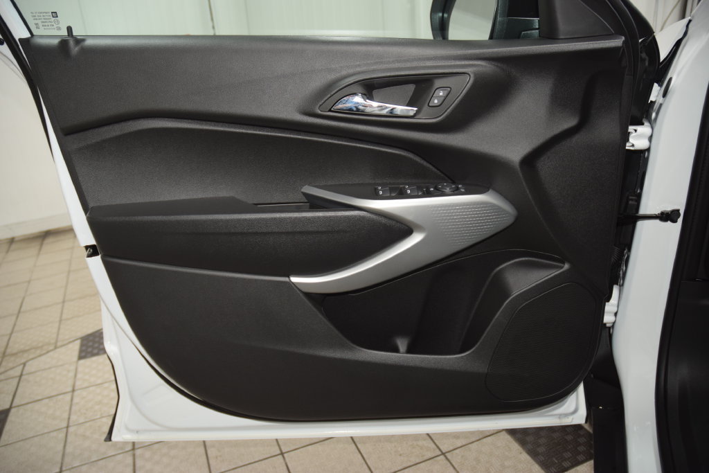 New 2026 Chevrolet Trax RS FWD image 42