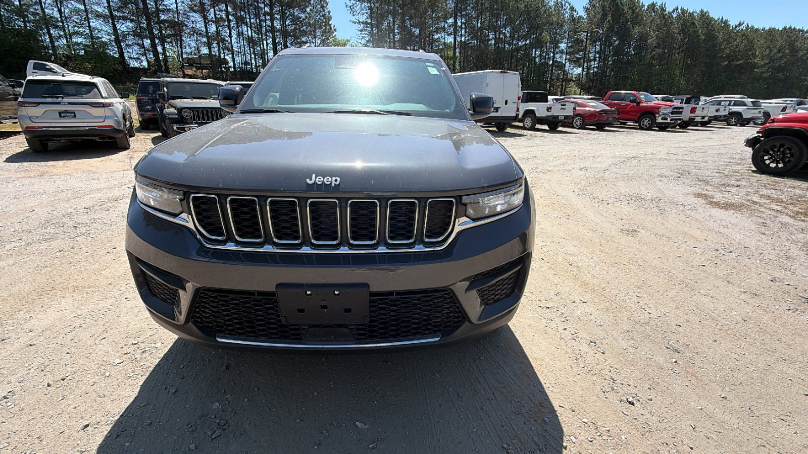 Certified 2025 Jeep Grand Cherokee Laredo image 3