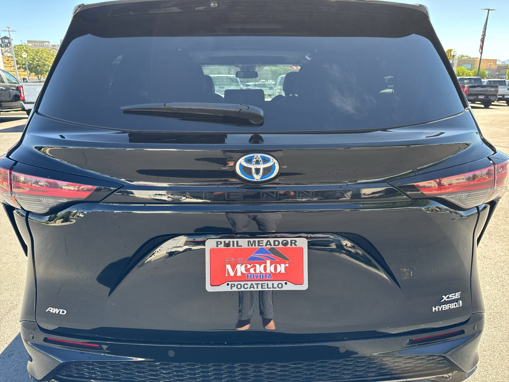 Used 2021 Toyota Sienna XSE w/ XSE Plus Package AWD/4WD image 3