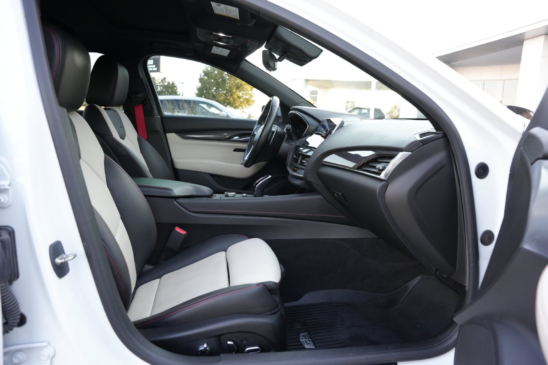 Certified 2025 Cadillac XT4 Sport FWD image 22