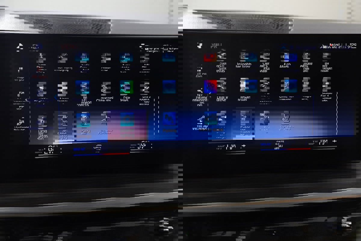 Used 2023 BMW X7 xDrive40i w/ Premium Package image 36