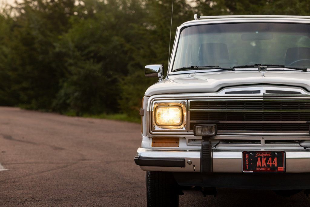 Used 1989 Jeep Grand Wagoneer AWD/4WD image 12