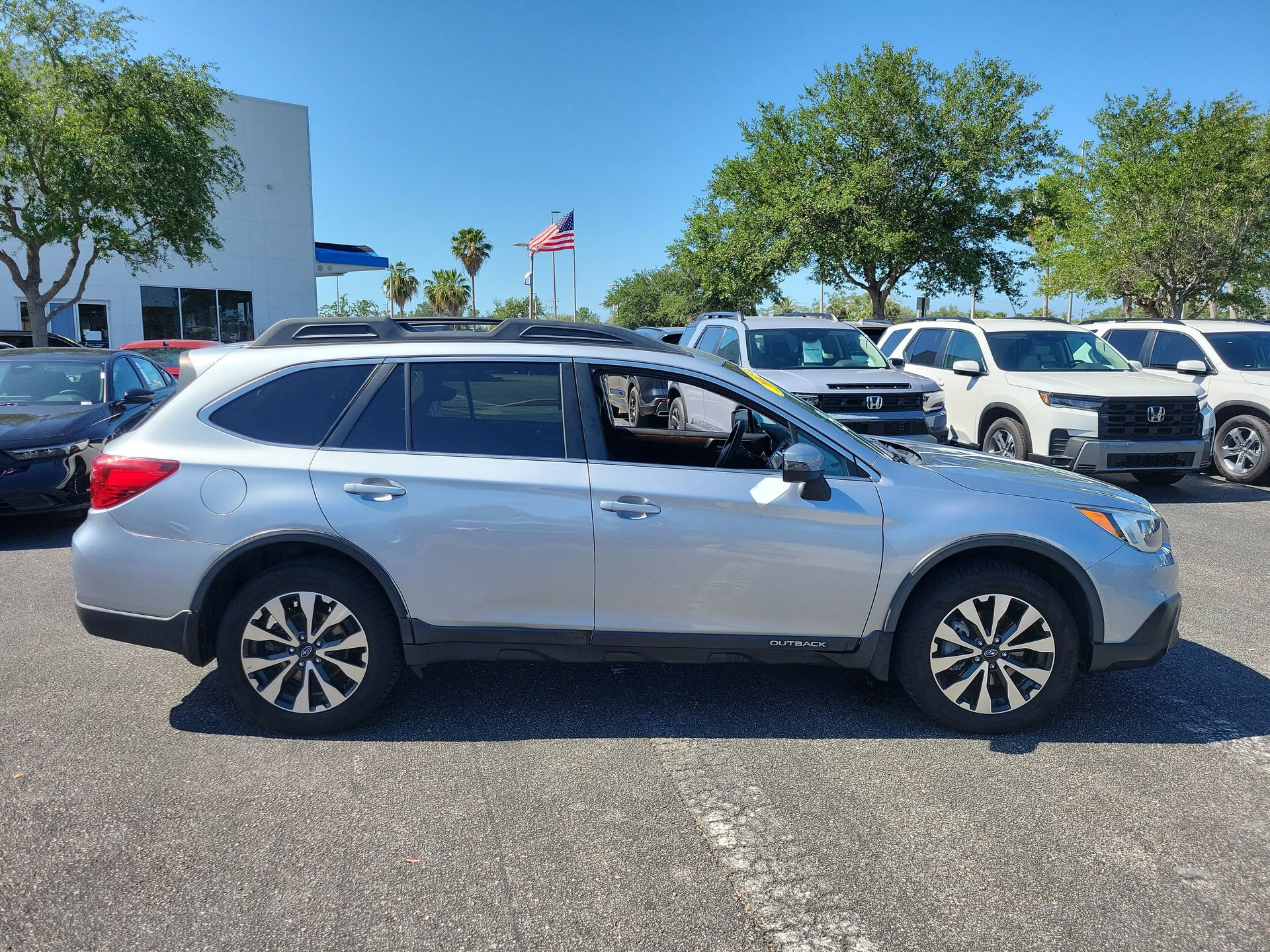Used 2015 Subaru Outback 2.5i Limited AWD/4WD image 5