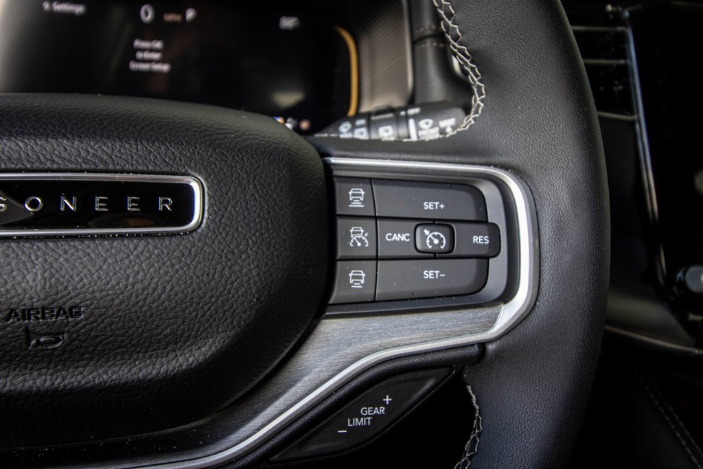 Used 2025 Jeep Wagoneer Series II image 34