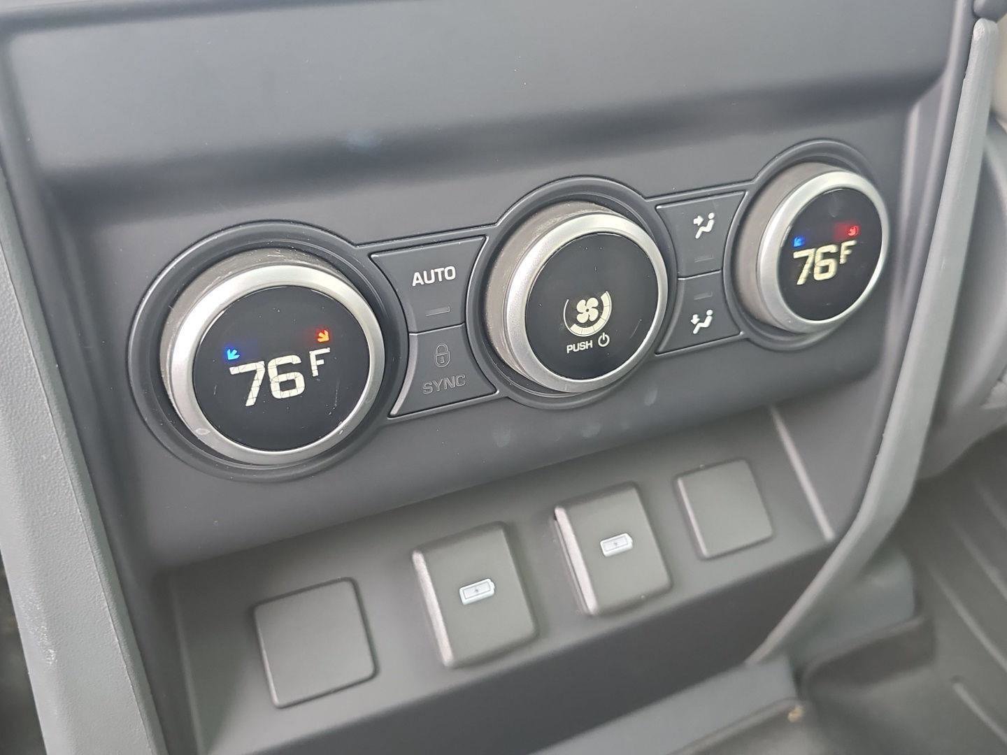 Used 2023 Land Rover Defender 130 SE image 29