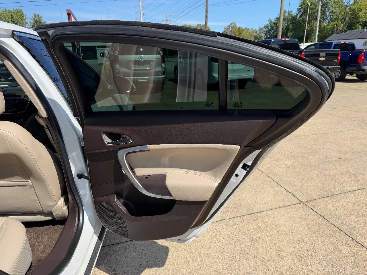 Used 2016 Buick Regal AWD image 15
