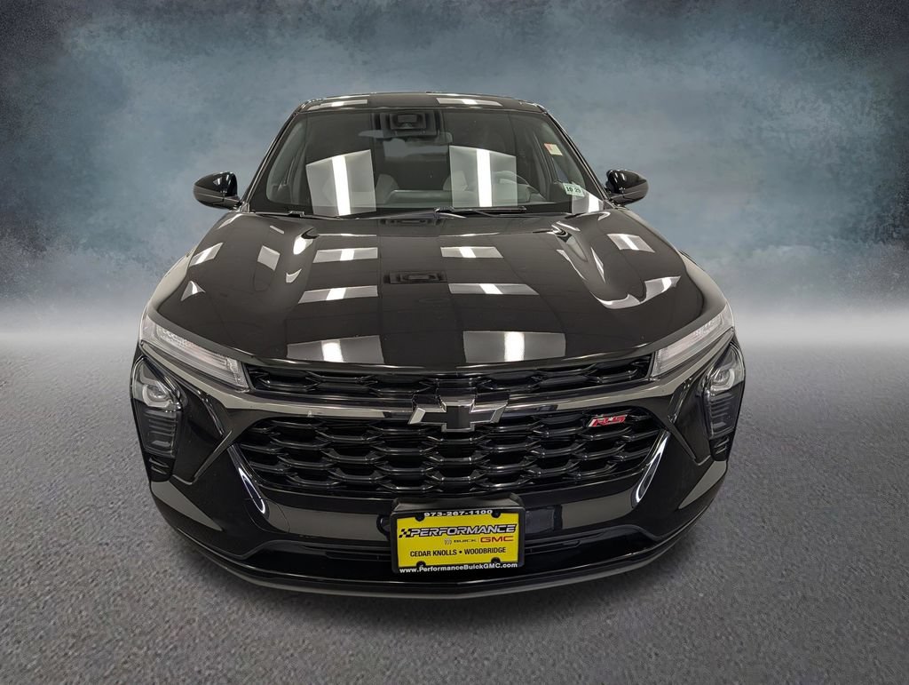 Used 2025 Chevrolet Trax RS w/ Driver Confidence Package FWD image 2