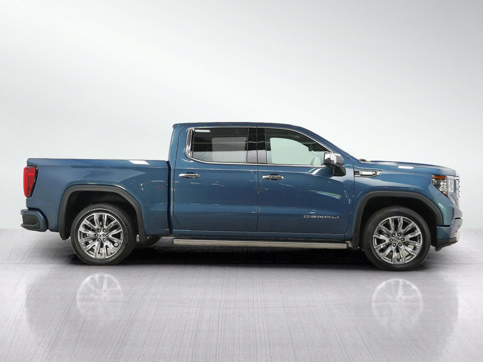 Used 2025 GMC Sierra 1500 Denali w/ Denali Reserve Package AWD/4WD image 6