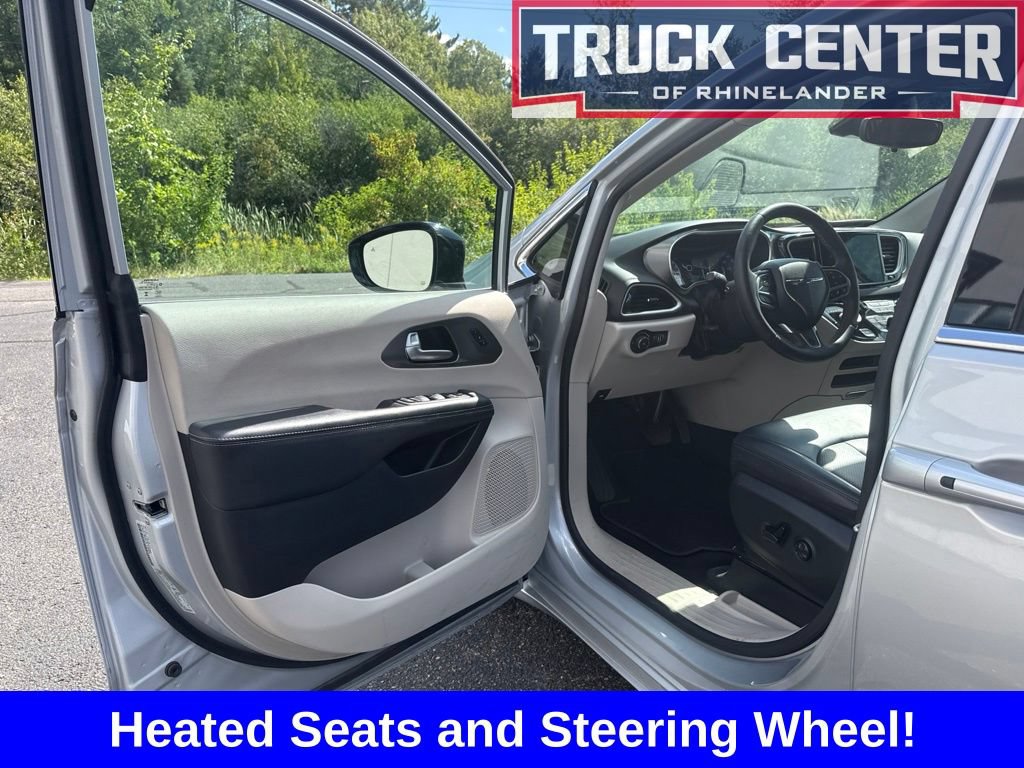 Used 2024 Chrysler Pacifica Touring-L FWD image 13