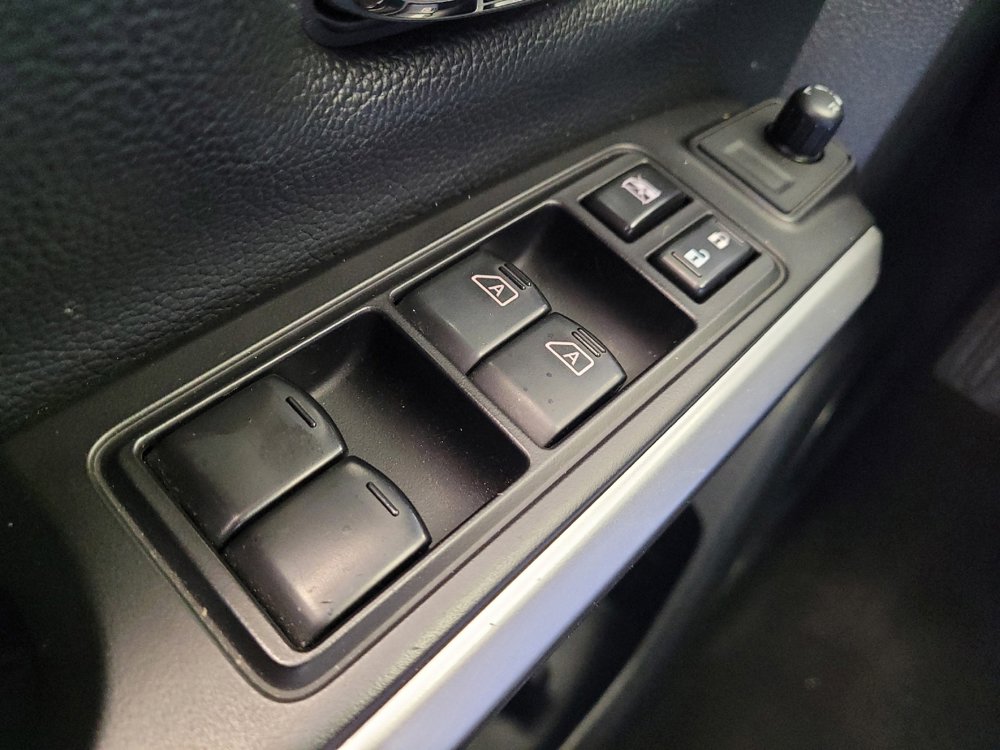 Used 2018 Nissan Titan SV w/ SV Convenience Package RWD image 27