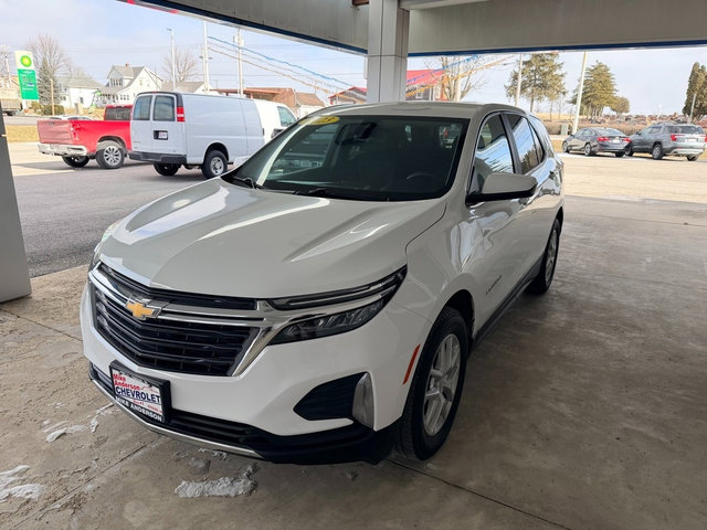 Used 2023 Chevrolet Equinox LT image 2