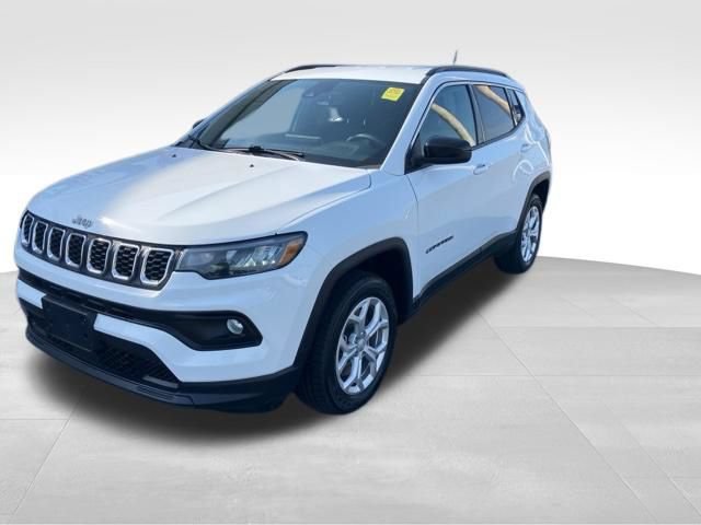 Used 2024 Jeep Compass Latitude AWD/4WD image 23