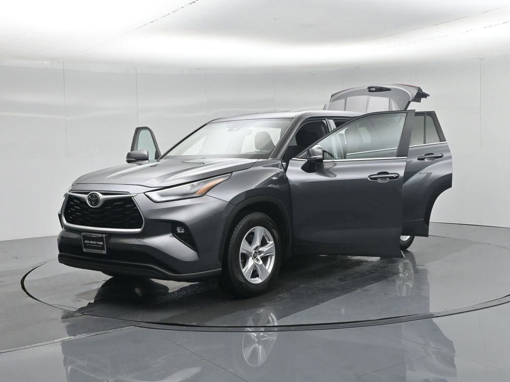 Used 2024 Toyota Highlander LE image 37