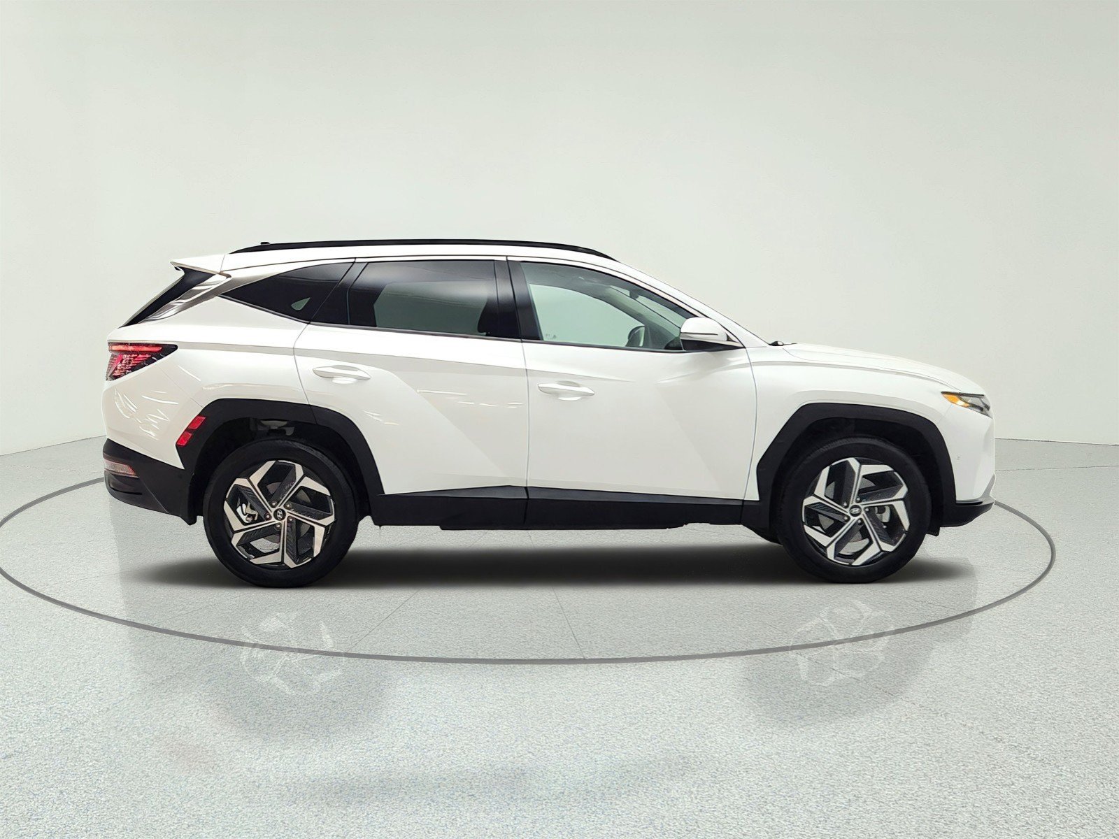 Used 2022 Hyundai Tucson Limited w/ Cargo Package AWD/4WD image 4