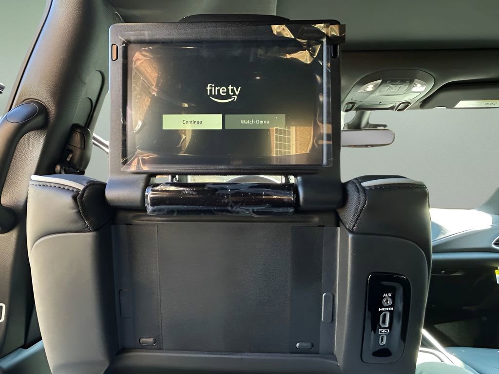 New 2026 Chrysler Pacifica Limited w/ Uconnect Theater Family Group image 30