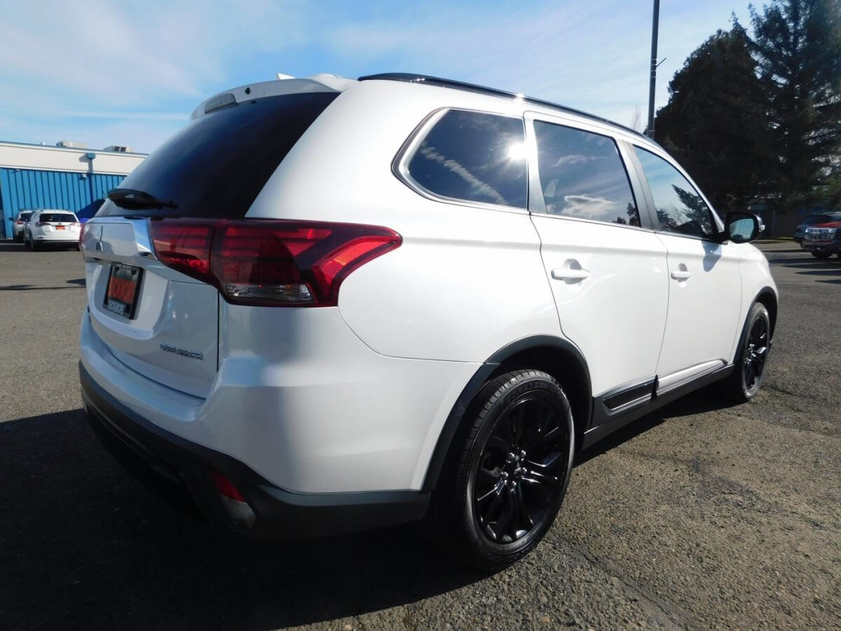 Used 2019 Mitsubishi Outlander LE image 2
