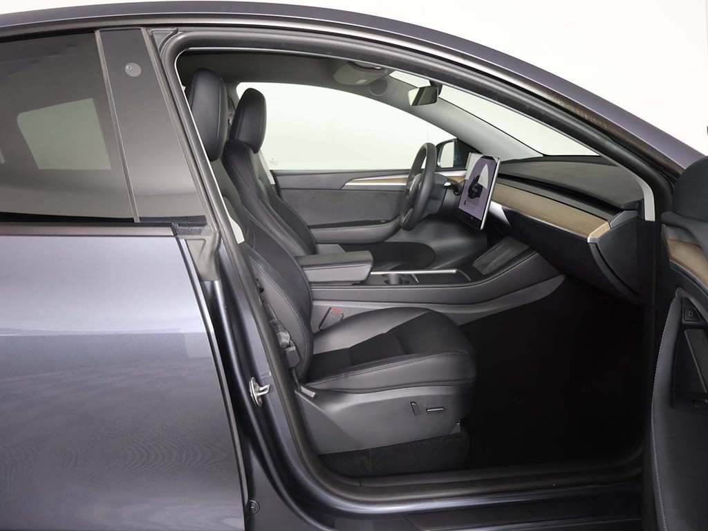Used 2023 Tesla Model Y Long Range AWD/4WD image 33