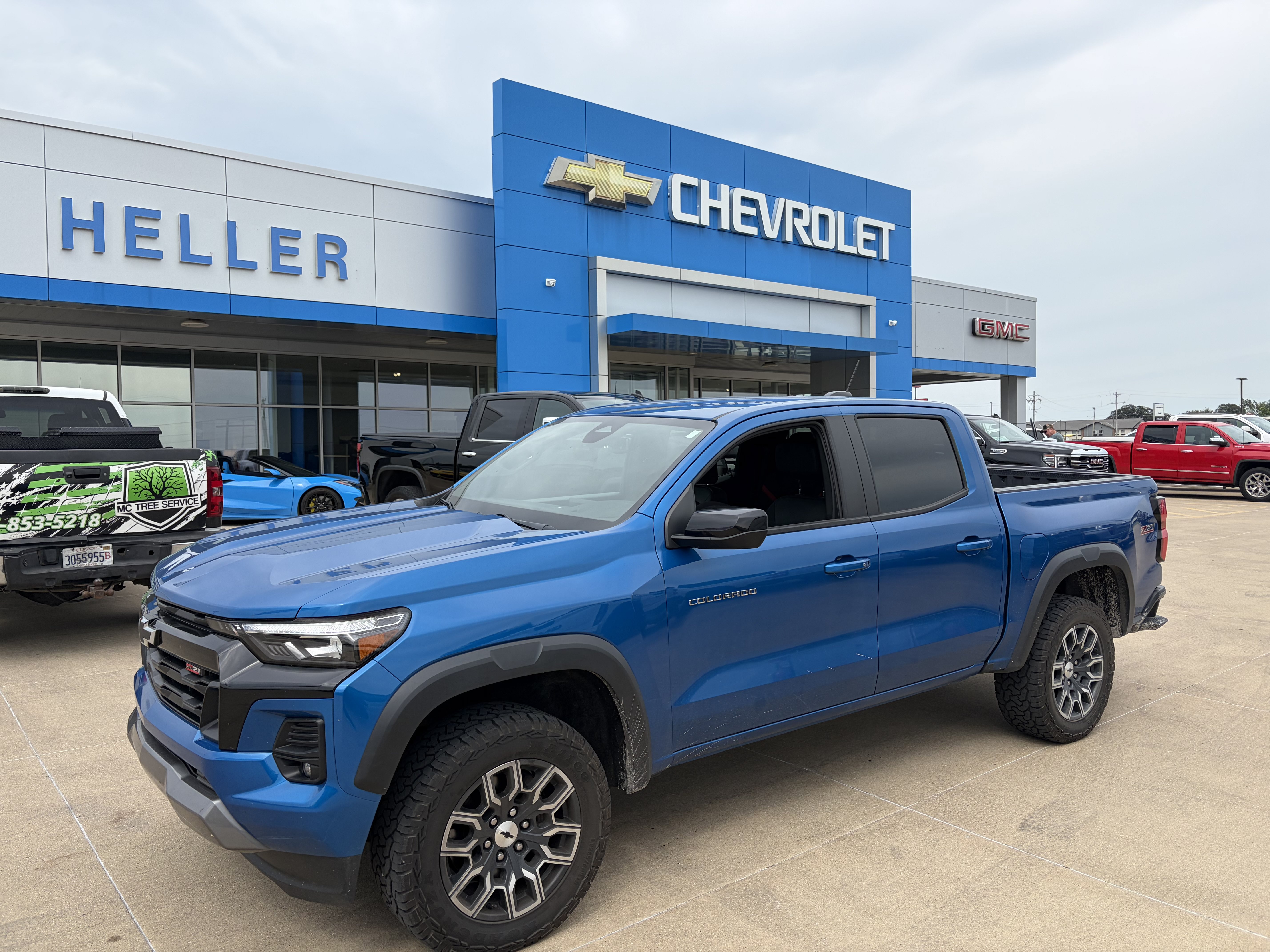 Used 2023 Chevrolet Colorado Z71 w/ Z71 Convenience Package 2 AWD/4WD image 3