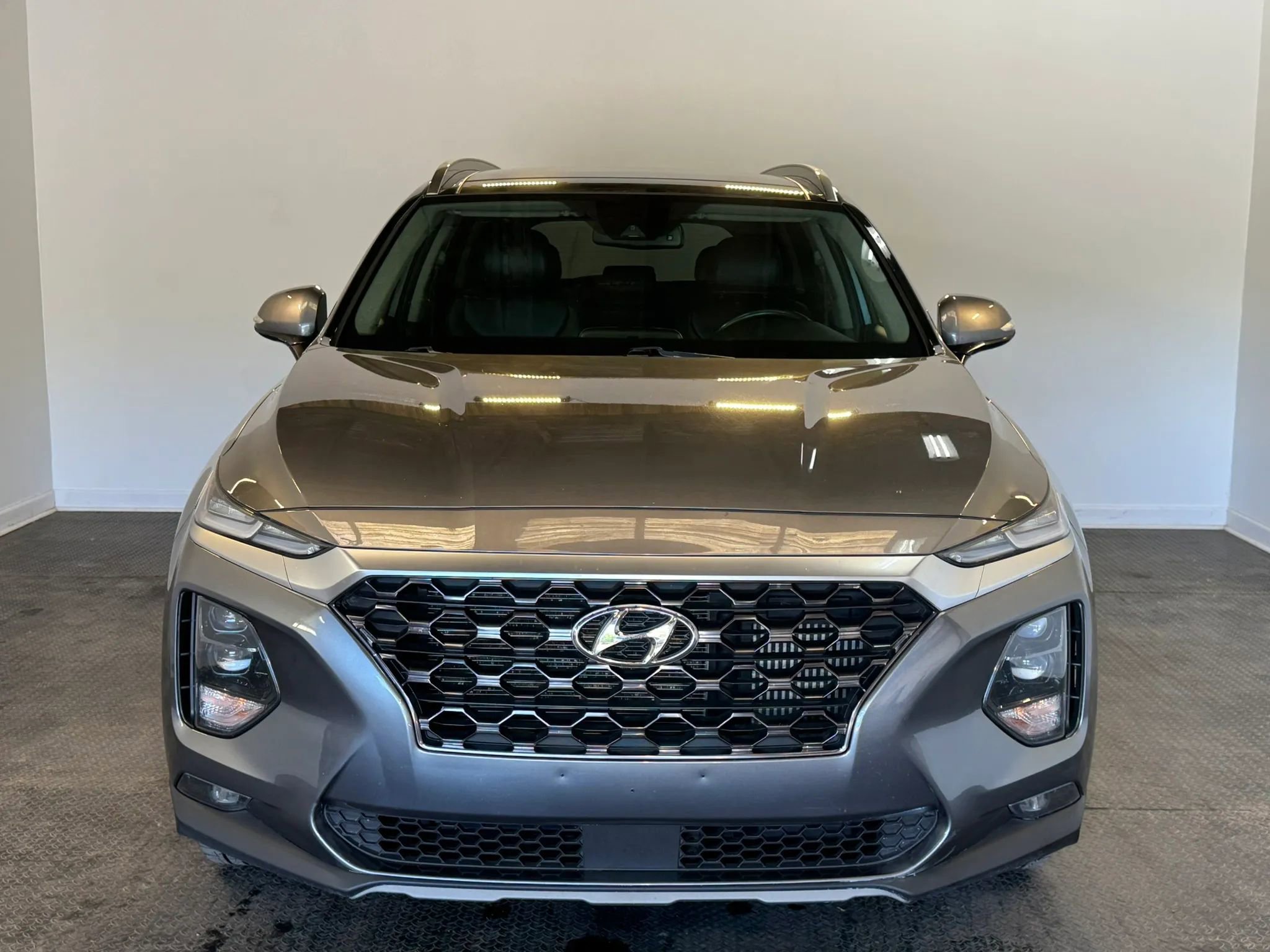 Used 2019 Hyundai Santa Fe Limited AWD/4WD image 2