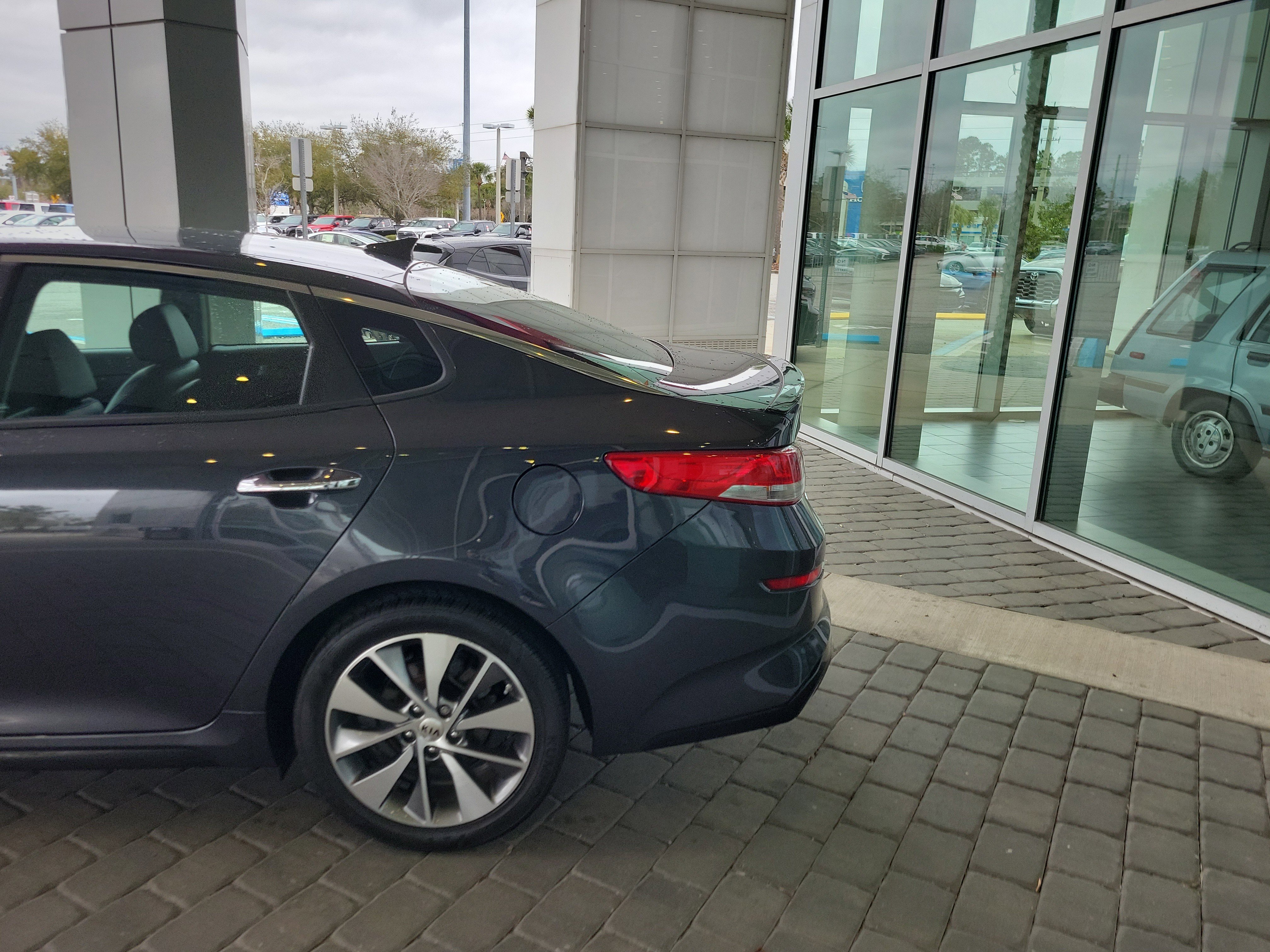 Used 2019 Kia Optima S image 4